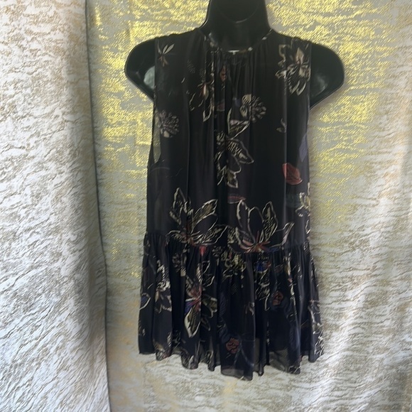 Aritzia Wilfred Nantes Flowy Floral Sleeveless Blouse Size M - Picture 11 of 16